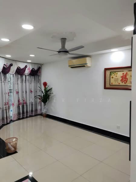 Rumah Teres 2 Tingkat untuk Dijual di Taman Daya (Kepong) - Zahier Firza - Living Room - PropertyGuru.com.my