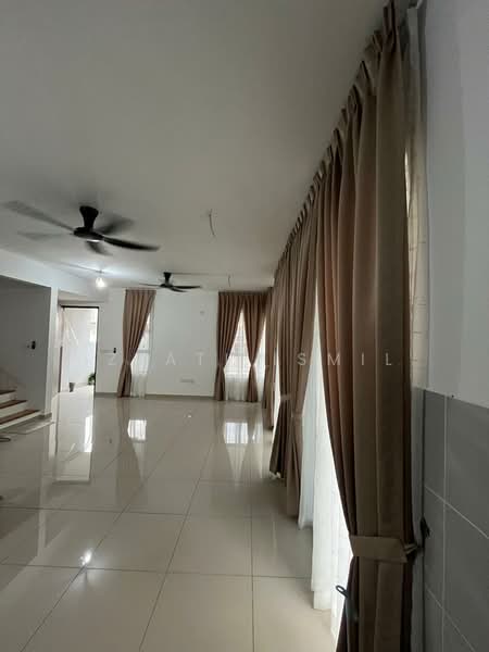 Rumah Berkembar untuk Disewa di Alam Sari (Bangi) - Izzati Ismil - Living Room - PropertyGuru.com.my
