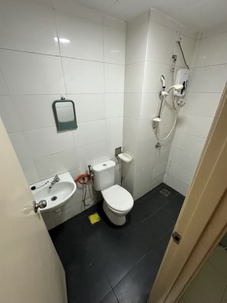 Servis Apartment untuk Disewa di Vista Alam - Jeff . - Bathroom - PropertyGuru.com.my