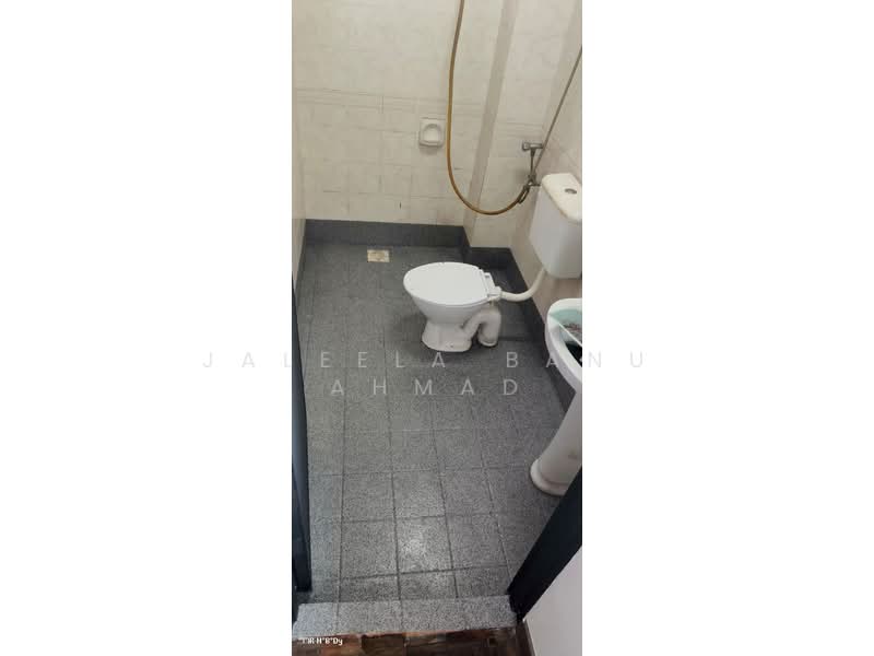 Rumah Berkembar untuk Dijual di Kota Kemuning (Shah Alam) - Jaleela Banu Ahmad - Bathroom - PropertyGuru.com.my