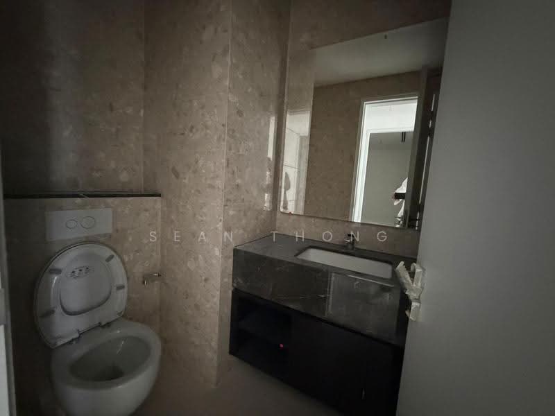 Kediaman Servis untuk Dijual di Regent Suites @ Pavilion Damansara Heights - Sean Thong - Bathroom - PropertyGuru.com.my