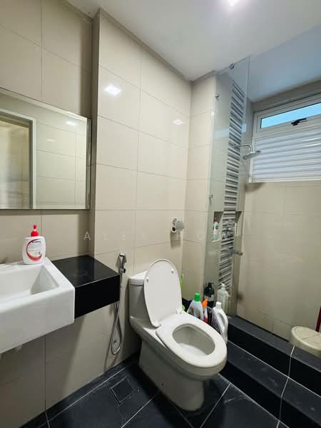 Servis Apartment untuk Disewa di Tropez Residences - Alex How - Bathroom - PropertyGuru.com.my