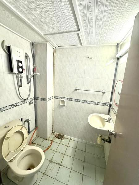 Rumah Bandar untuk Dijual di Taman Lagenda Mas (Cheras) - Dennix Chin - Bathroom - PropertyGuru.com.my