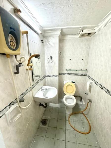 Rumah Bandar untuk Dijual di Taman Lagenda Mas (Cheras) - Dennix Chin - Bathroom - PropertyGuru.com.my
