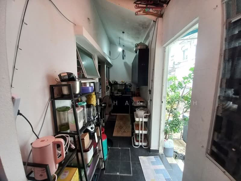 Terraced House for Sale in Bukit Rahman Putra (Sungai Buloh) - Syukor Hartanah - Kitchen - PropertyGuru.com.my