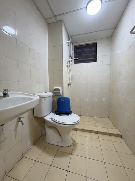 Apartment for Rent at Bayu Puteri - Meoon Khor - Bathroom - PropertyGuru.com.my