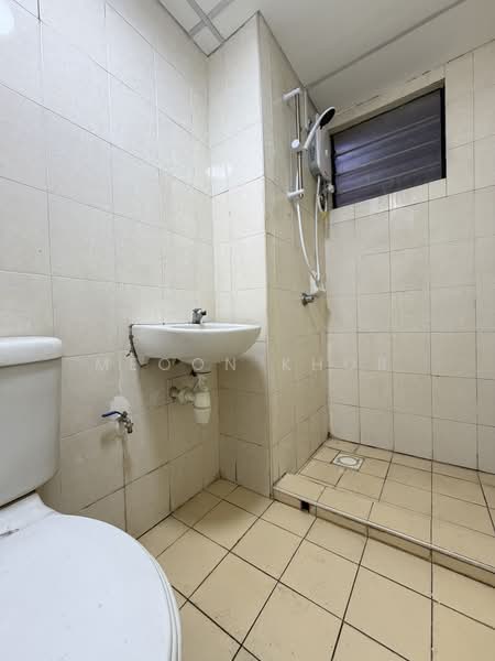 Apartment for Rent at Bayu Puteri - Meoon Khor - Bathroom - PropertyGuru.com.my