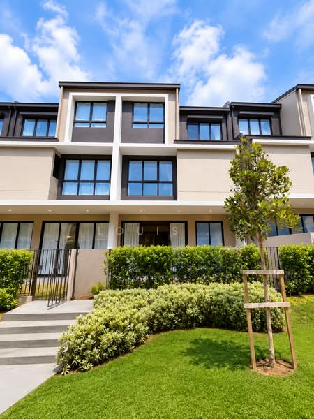 3-storey Terraced House for Sale in Taman Bukit Serdang (Seri Kembangan) - Louis . - PropertyGuru.com.my