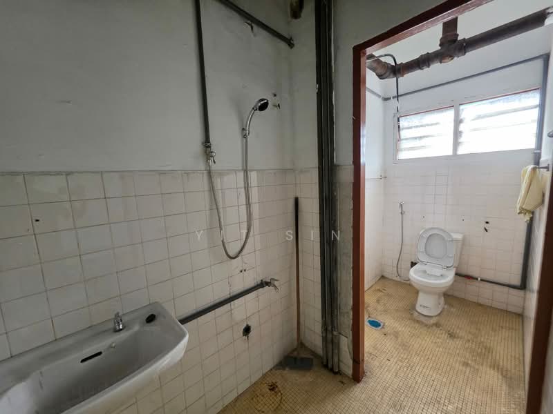 Shop / Office for Rent in Taman Kulai (Kulai) - Yit Sin - Bathroom - PropertyGuru.com.my