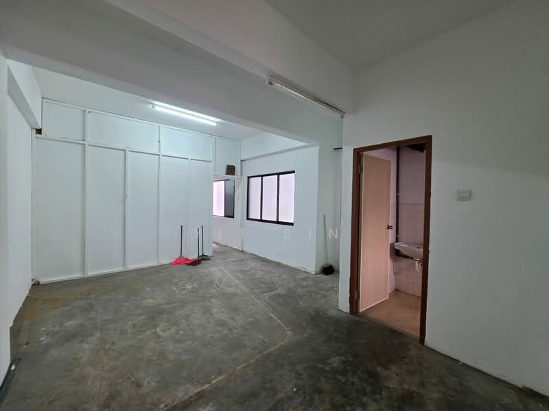 Shop / Office for Rent in Taman Kulai (Kulai) - Yit Sin - Interior - PropertyGuru.com.my