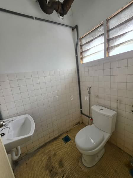 Shop / Office for Rent in Taman Kulai (Kulai) - Yit Sin - Bathroom - PropertyGuru.com.my