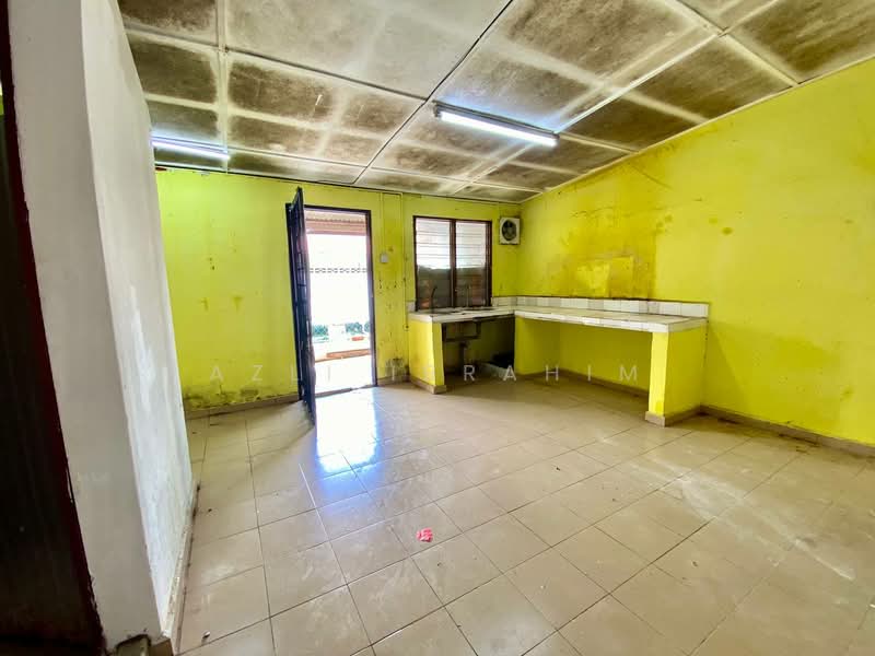 Rumah Teres 1 Tingkat untuk Dijual di Taman Lembah Mewah (Kajang) - Azli Ibrahim - Kitchen - PropertyGuru.com.my