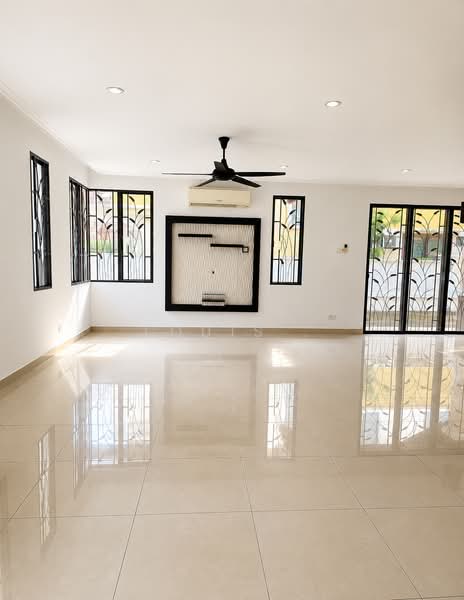 Bungalow for Sale in Taman Aman Perdana (Kapar) - Louis . - Living Room - PropertyGuru.com.my