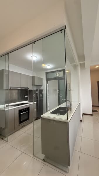 Servis Apartment untuk Dijual di Crescent Bay Suites (Teluk Bayu) - Amir Raziq - Kitchen - PropertyGuru.com.my