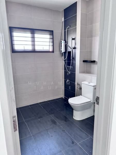 Rumah Teres 2 Tingkat untuk Disewa di Alam Impian Ttdi (Shah Alam) - Muhammad Taufeeq - Bathroom - PropertyGuru.com.my