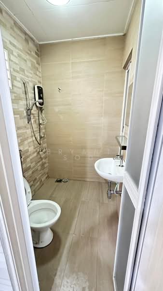 2-storey Terraced House for Sale in Bandar Kinrara Seksyen 5 (Bandar Kinrara) - Bryant Soo - Bathroom - PropertyGuru.com.my