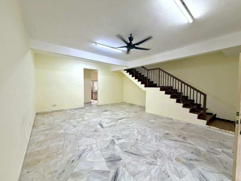 Terraced House for Sale in Taman Tun Perak (Rawang) - Farhan Rafael - Living Room - PropertyGuru.com.my