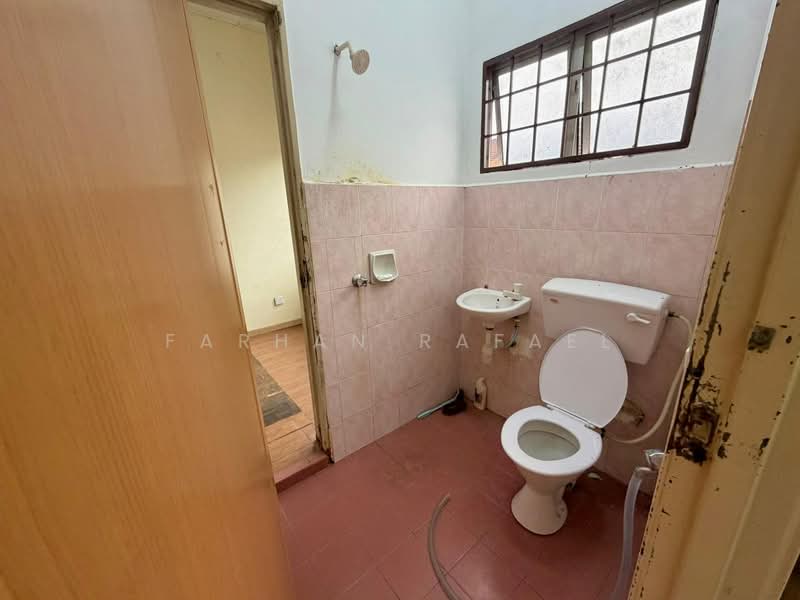 Terraced House for Sale in Taman Tun Perak (Rawang) - Farhan Rafael - Bathroom - PropertyGuru.com.my