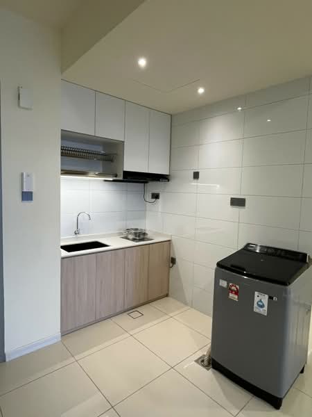 Servis Apartment untuk Disewa di The Era @ Duta North - Benson Ng - Kitchen - PropertyGuru.com.my