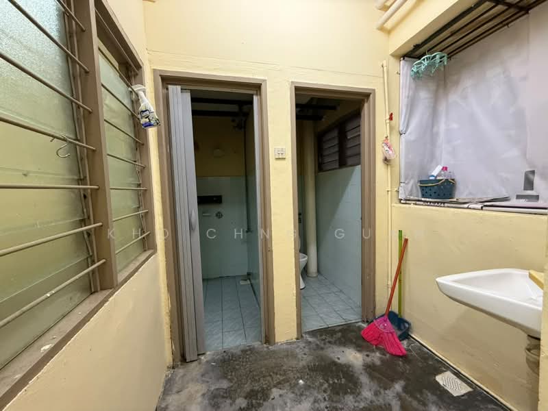 Apartment for Rent at Pangsapuri Mawar Jaya - Kho Chng Guan - Bathroom - PropertyGuru.com.my