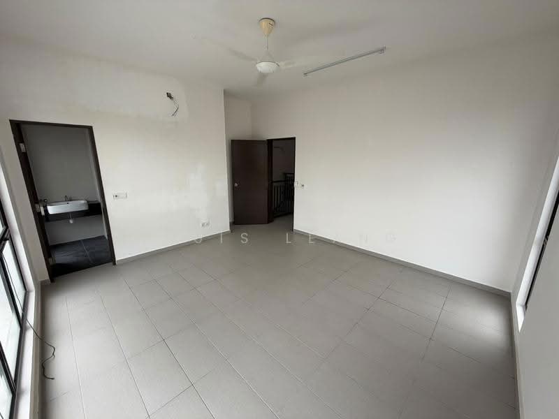 Semi-Detached House for Sale in Setia Ecohill (Semenyih) - Louis Leang - Bathroom - PropertyGuru.com.my