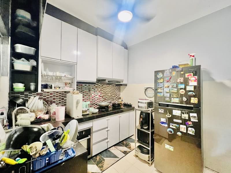 Townhouse for Sale in Sungai Buloh (Selangor) - Erin Yusof - Kitchen - PropertyGuru.com.my