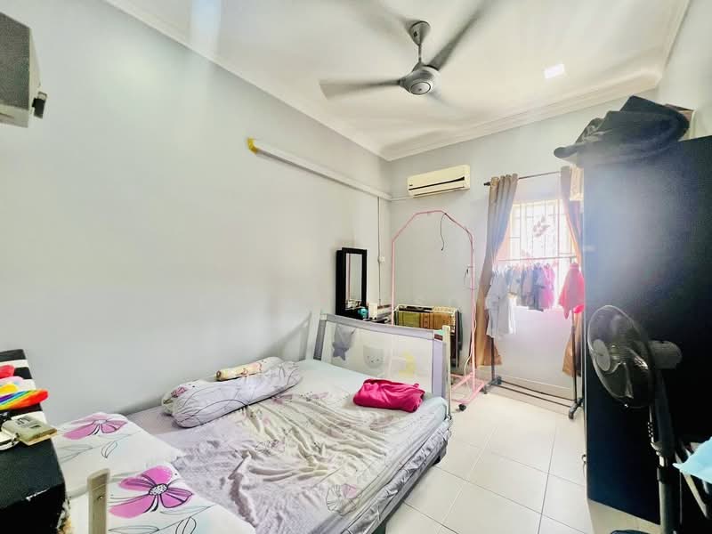 Townhouse for Sale in Sungai Buloh (Selangor) - Erin Yusof - Bedroom - PropertyGuru.com.my