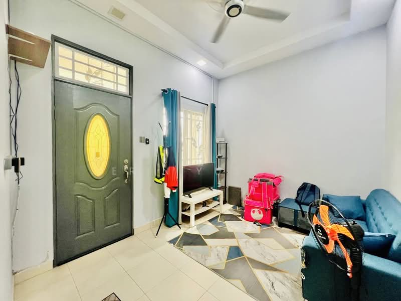 Townhouse for Sale in Sungai Buloh (Selangor) - Erin Yusof - Living Room - PropertyGuru.com.my