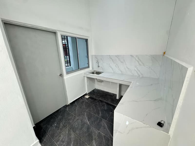 Flat for Sale at Taman Pulai Utama - Win Lim - Kitchen - PropertyGuru.com.my