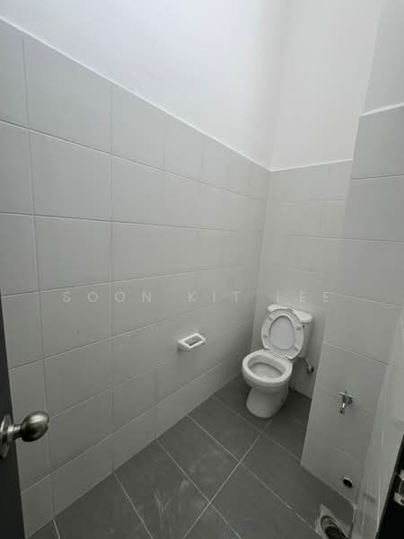 Semi-D Factory for Rent in Eco Business Park V (Puncak Alam) - Keith Lee - Bathroom - PropertyGuru.com.my