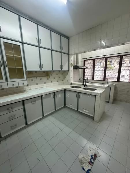 2.5-storey Terraced House for Rent in Taman Seputeh (Seputeh) - Tabber Tan - Kitchen - PropertyGuru.com.my