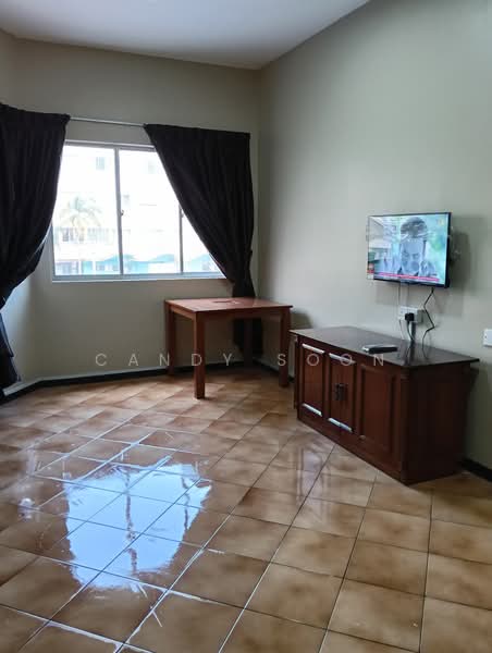 Pangsapuri untuk Dijual di Tiara Beach Resort - Candy Soon - Living Room - PropertyGuru.com.my