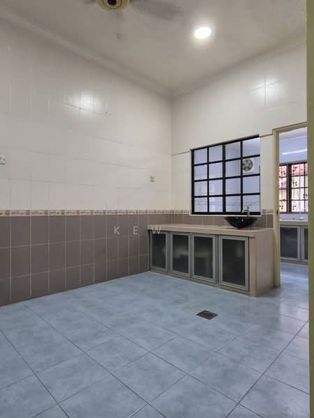 Rumah Teres 2 Tingkat untuk Dijual di Bandar Tun Hussein Onn (Cheras) - Kew . - Kitchen - PropertyGuru.com.my