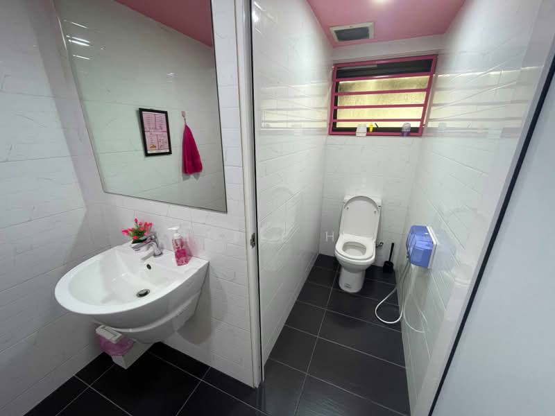 Shop / Office for Rent in Taman Tun Dr Ismail (Kuala Lumpur) - Eddie Hi - Bathroom - PropertyGuru.com.my