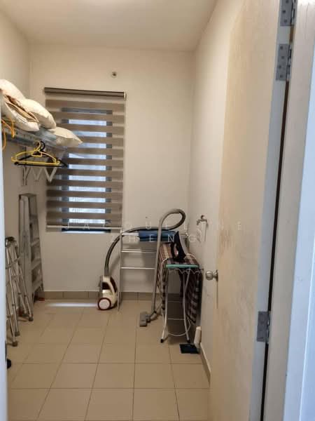 Servis Apartment untuk Dijual di Univ 360 Place - Jacqueline Zheng - small room - PropertyGuru.com.my
