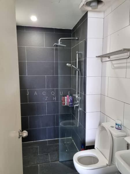 Servis Apartment untuk Dijual di Univ 360 Place - Jacqueline Zheng - Bathroom - PropertyGuru.com.my