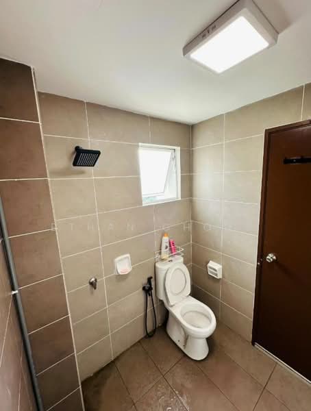 Rumah Berkembar untuk Disewa di Taman Desiran Bayu (Puchong) - Ethan Chong - Bathroom - PropertyGuru.com.my