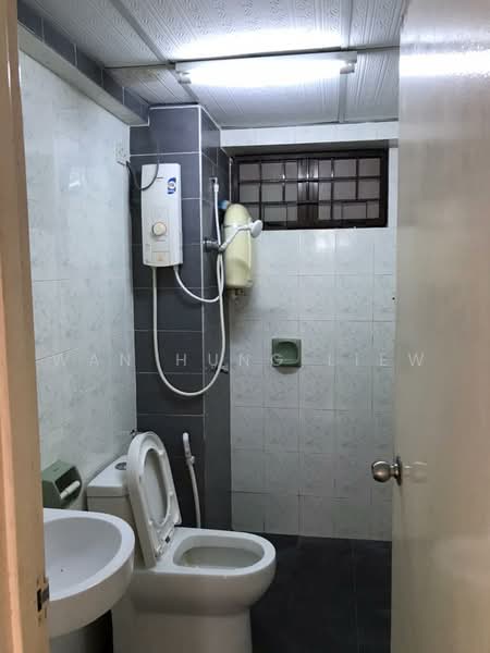Apartment for Sale at Anjung Hijau (Greenfields) - Wan Hung Liew - Bathroom - PropertyGuru.com.my