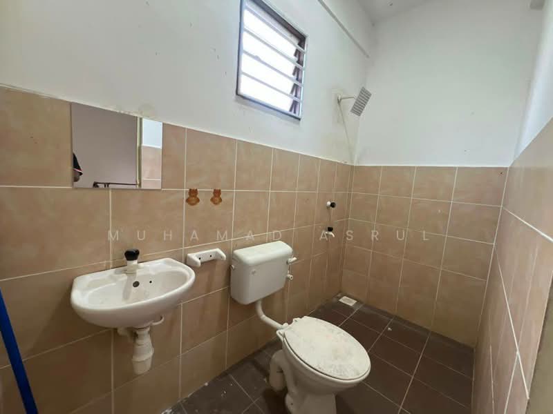 Rumah Teres 2 Tingkat untuk Dijual di Taman Scientex Pasir Gudang (Pasir Gudang) - Muhamad Asrul - Bathroom - PropertyGuru.com.my