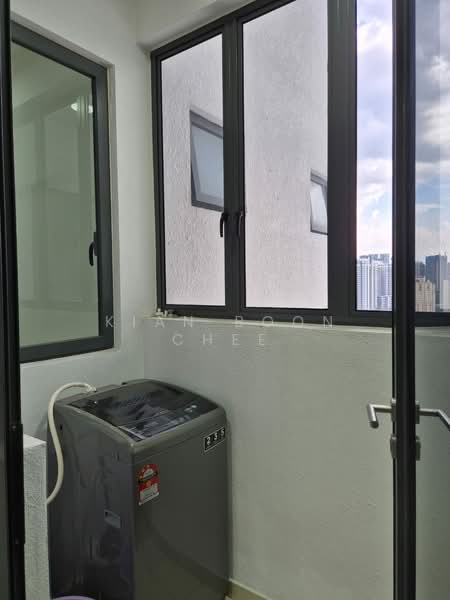 Servis Apartment untuk Dijual di United Point (Residensi Berpadu) - Kian Boon Chee - Balcony - PropertyGuru.com.my