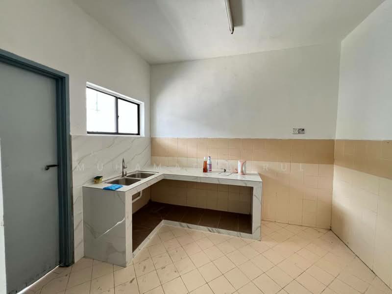 Rumah Teres 2 Tingkat untuk Dijual di Taman Pasir Putih (Pasir Gudang) - Muhamad Asrul - Kitchen - PropertyGuru.com.my
