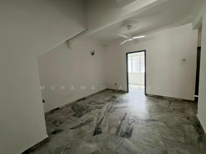 Rumah Teres 2 Tingkat untuk Dijual di Taman Pasir Putih (Pasir Gudang) - Muhamad Asrul - Living Room - PropertyGuru.com.my