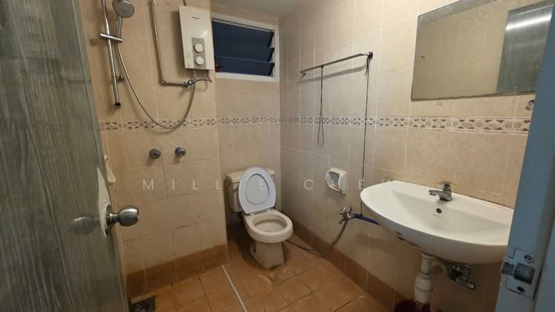 Kondominium untuk Dijual di Gurney Park Condominium - Millie Chew - Bathroom - PropertyGuru.com.my
