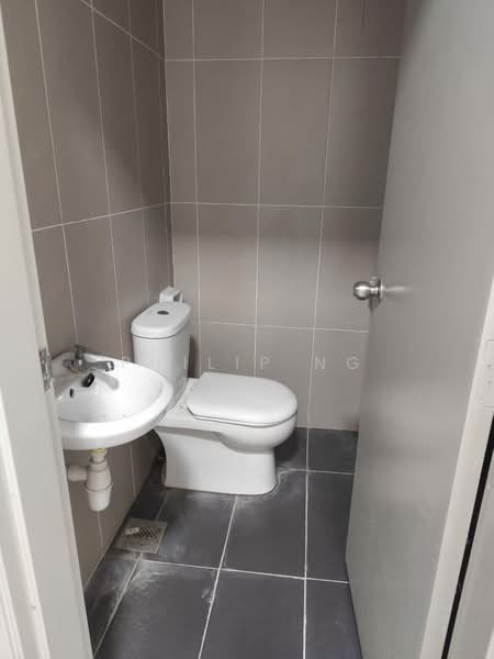Servis Apartment untuk Dijual di You Vista @ You City - Philip Ng - Bathroom - PropertyGuru.com.my