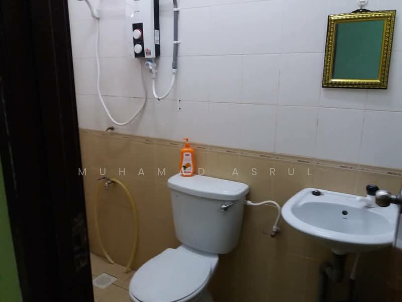 1-storey Terraced House for Sale in Taman Utama (Segamat) - Muhamad Asrul - Bathroom - PropertyGuru.com.my