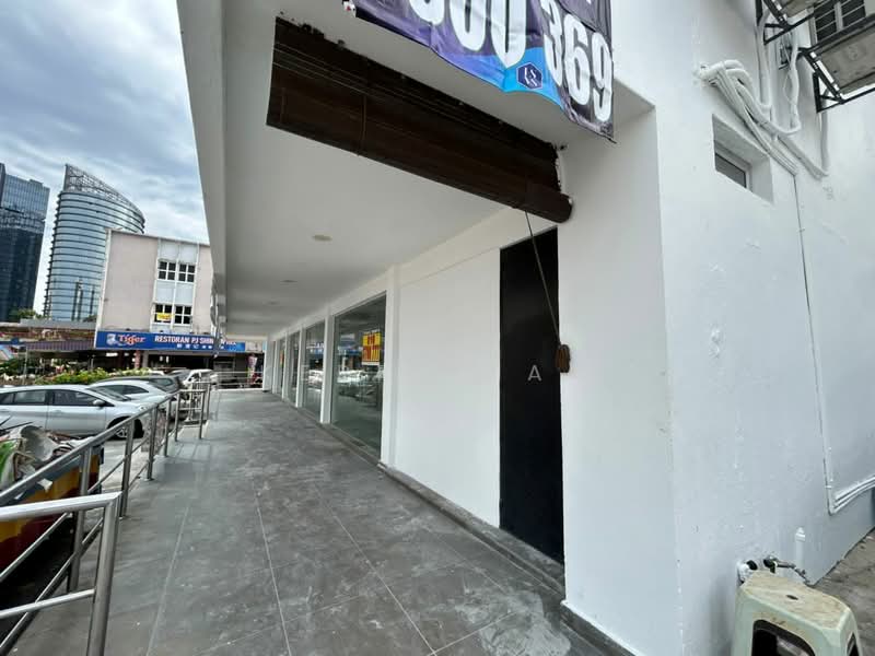 Shop / Office for Rent in Seksyen 52 (Petaling Jaya) - Kerry Tam - Exterior - PropertyGuru.com.my