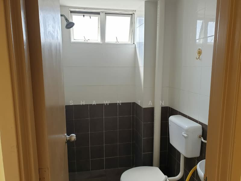Kondominium untuk Dijual di Pangsapuri Saujana Gombak - Shawn Tan - Bathroom - PropertyGuru.com.my