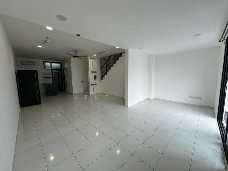 Rumah Teres 2 Tingkat untuk Disewa di Setia Tropika (Johor Bahru) - Kent Loi - Living Room - PropertyGuru.com.my