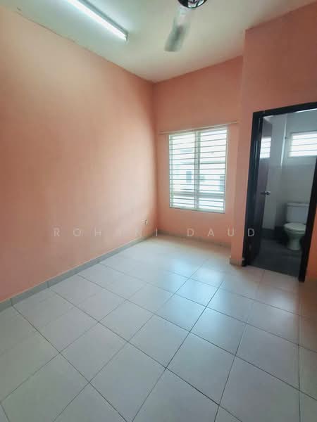 Rumah Teres 2 Tingkat untuk Disewa di Bandar Teknologi Kajang (Kajang) - Rohani Daud - Bathroom - PropertyGuru.com.my