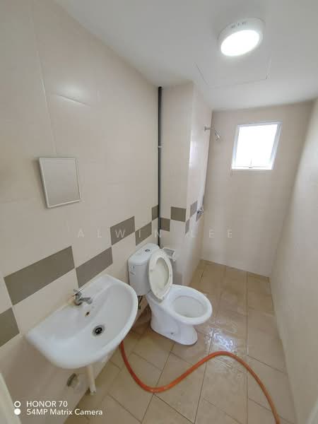 Pangsapuri untuk Disewa di Pangsapuri Seri Mutiara - Alwin Lee - Bathroom - PropertyGuru.com.my